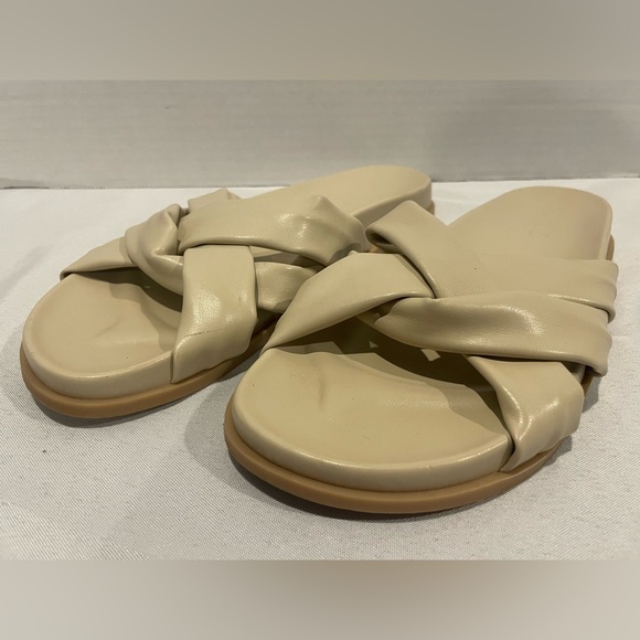ANTHROPOLOGIE Silent D Helena Beige Cream Leather Sandals Women’s 10-10 1/2 (41) - Picture 1 of 3